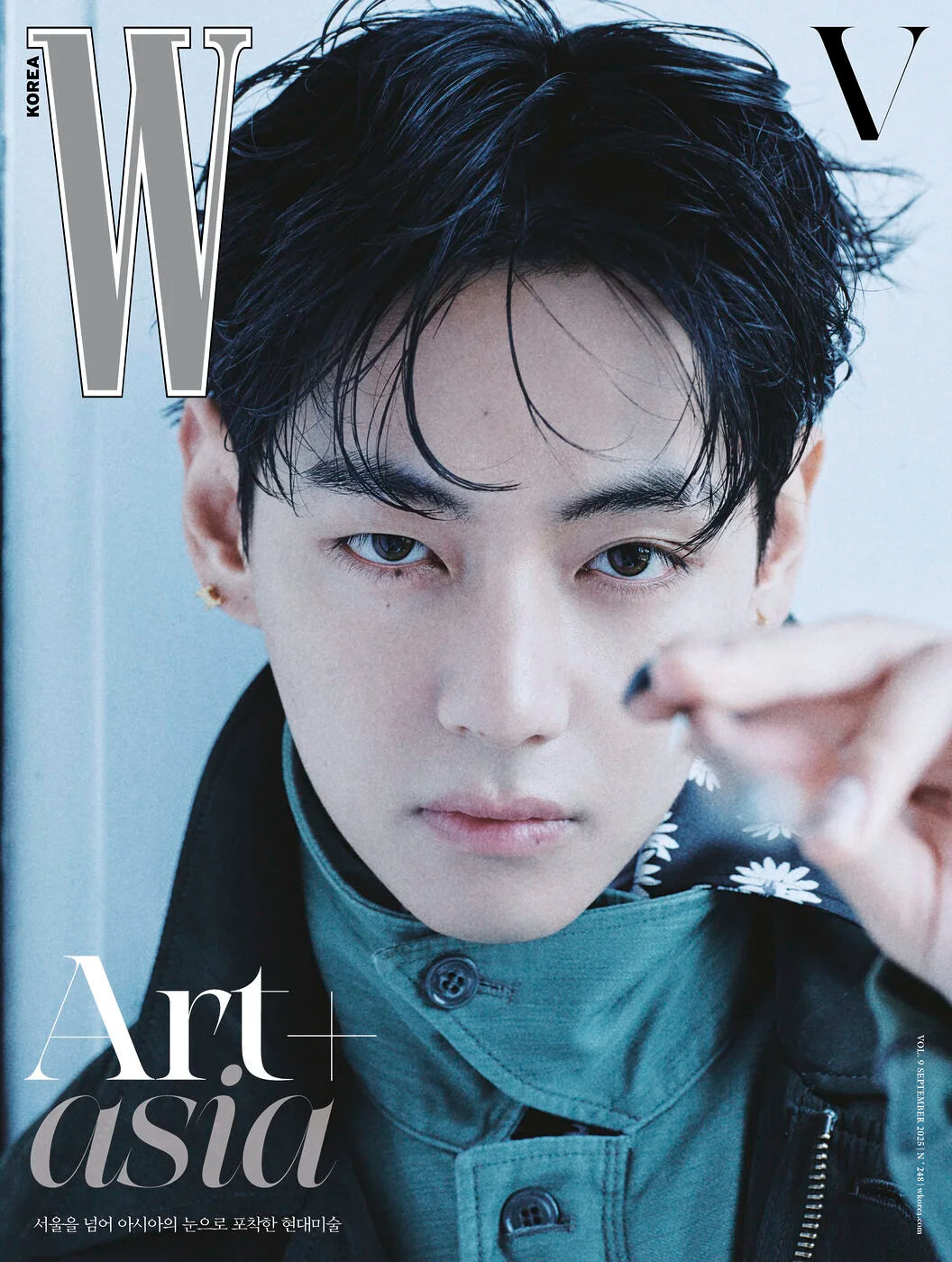 K-POP・アジア bts v BTS' V, aka Kim Taehyung, had Paris buzzing when he arrived