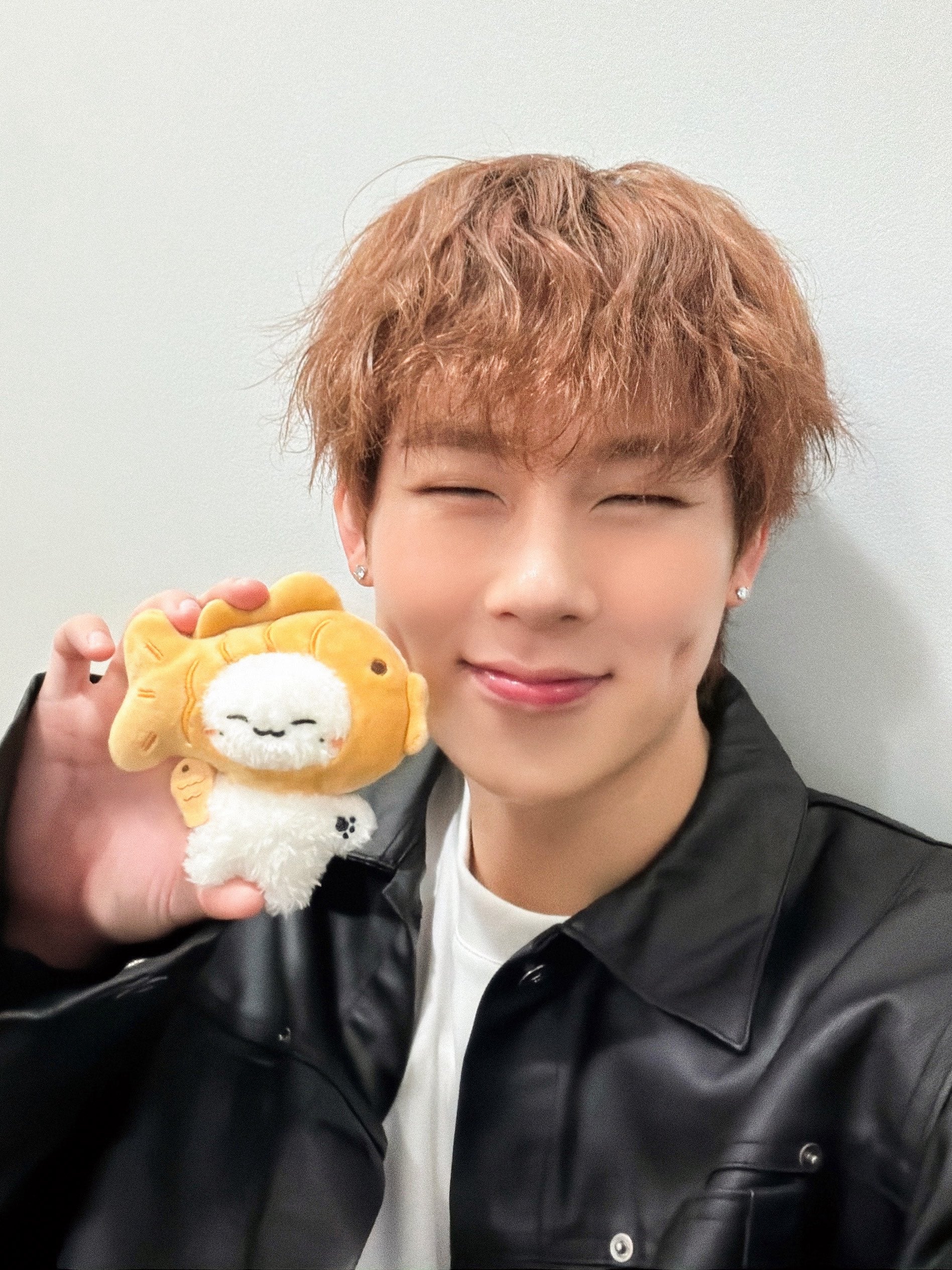 MONSTA X MONMUNGCHI X Official Winter Edition MD – K-STAR
