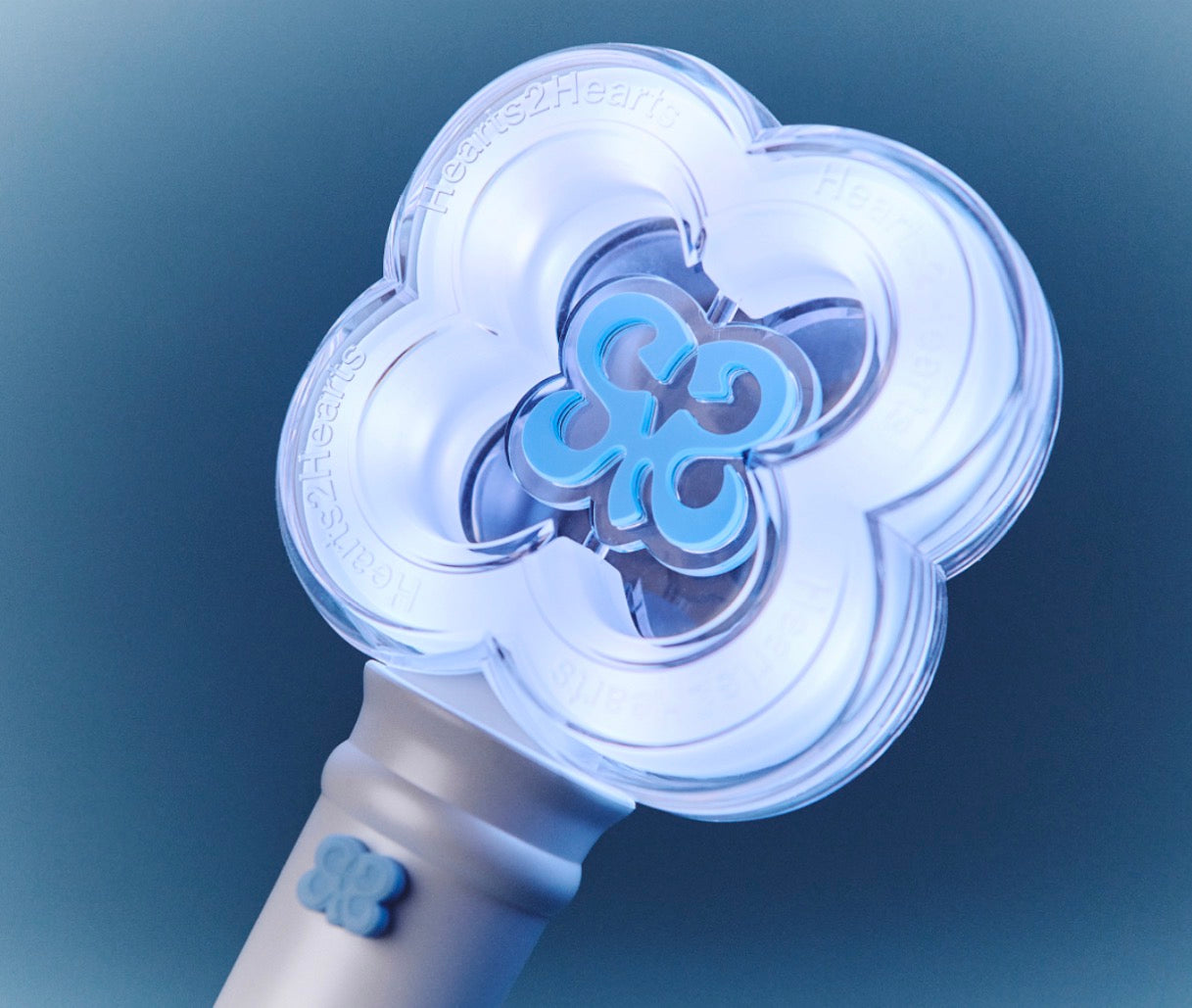 HEARTS2HEARTS Official Light Stick – K-STAR
