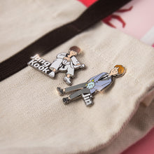 [BTS WORLD] Official Pin Badge