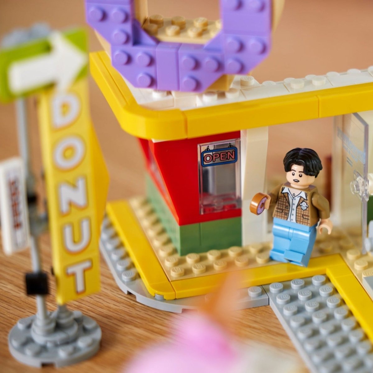 BTS x LEGO Official Collaboration Dynamite 749pcs Limited Edition - K-STAR