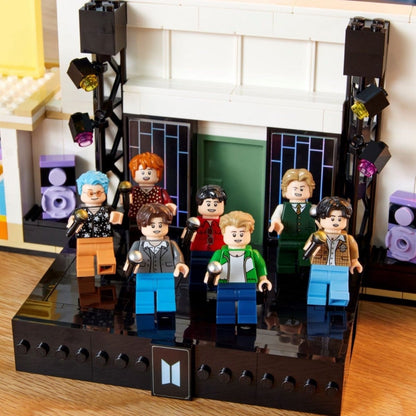 BTS x LEGO Official Collaboration Dynamite 749pcs Limited Edition - K-STAR