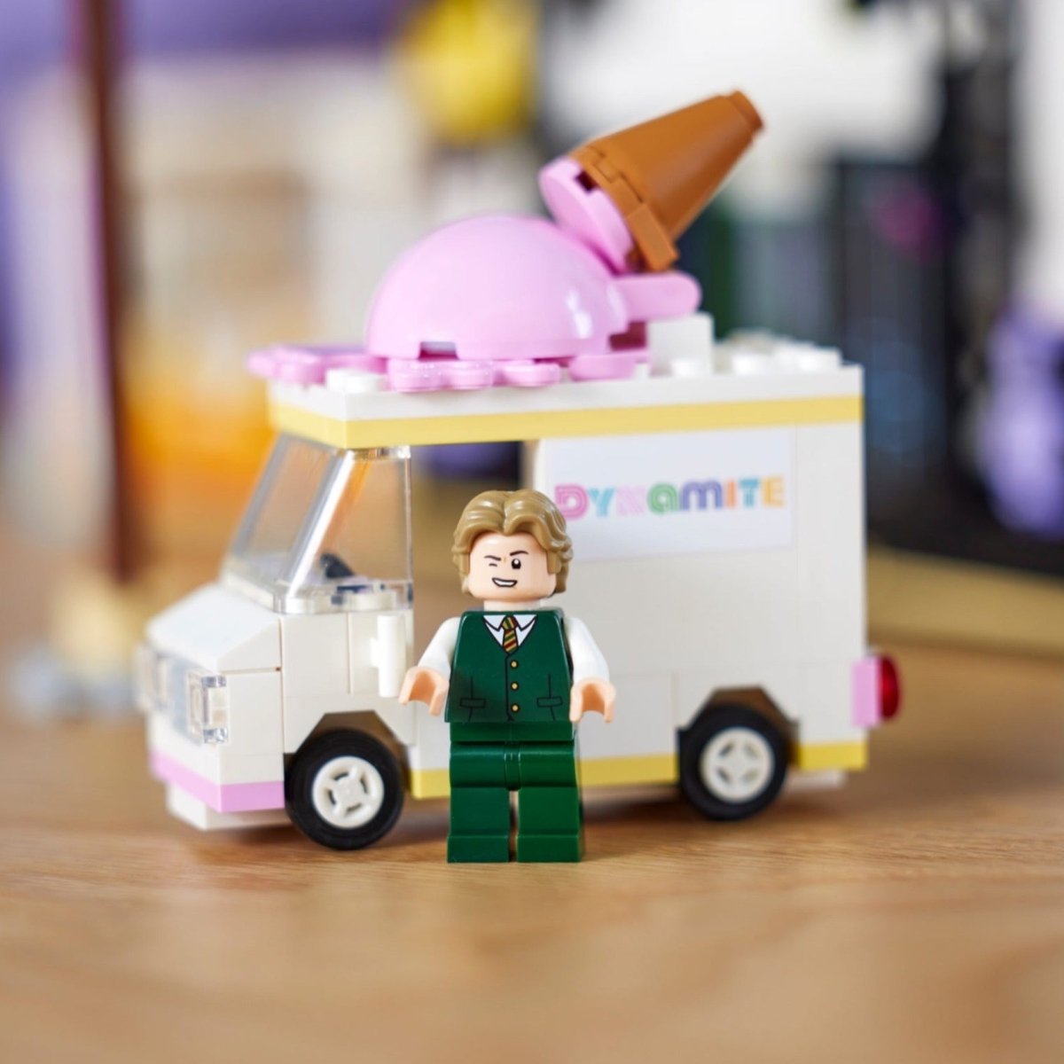 BTS x LEGO Official Collaboration Dynamite 749pcs Limited Edition - K-STAR