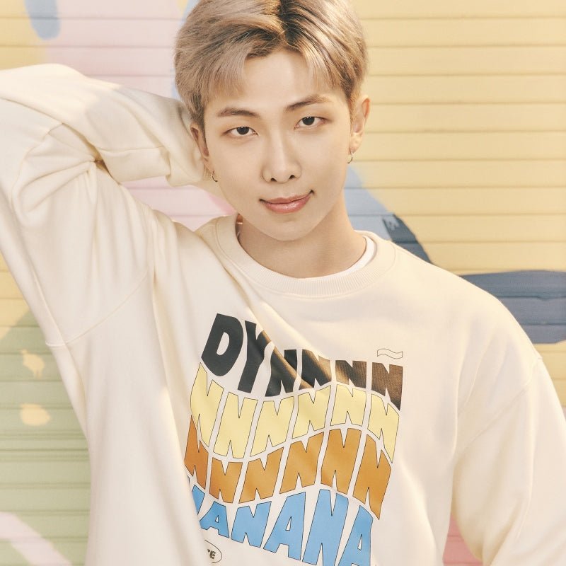 新品 ラスベガス限定 BTS 公式 トレーナー Dynamite FILA X BTS] BTS Official Dynamite Collection RM Sweater (+ Keyring