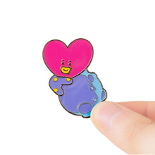 [LINE X BT21] Space Wappen Metal Badge (2ea)