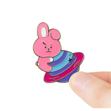 [LINE X BT21] Space Wappen Metal Badge (2ea)