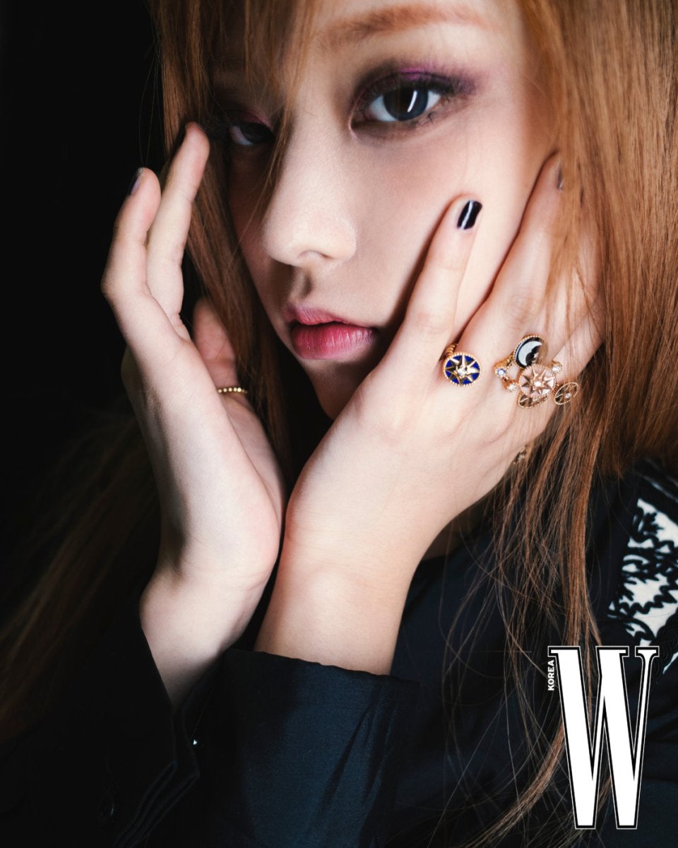 NEWJEANS - W Korea Magazine December 2022 - K-STAR