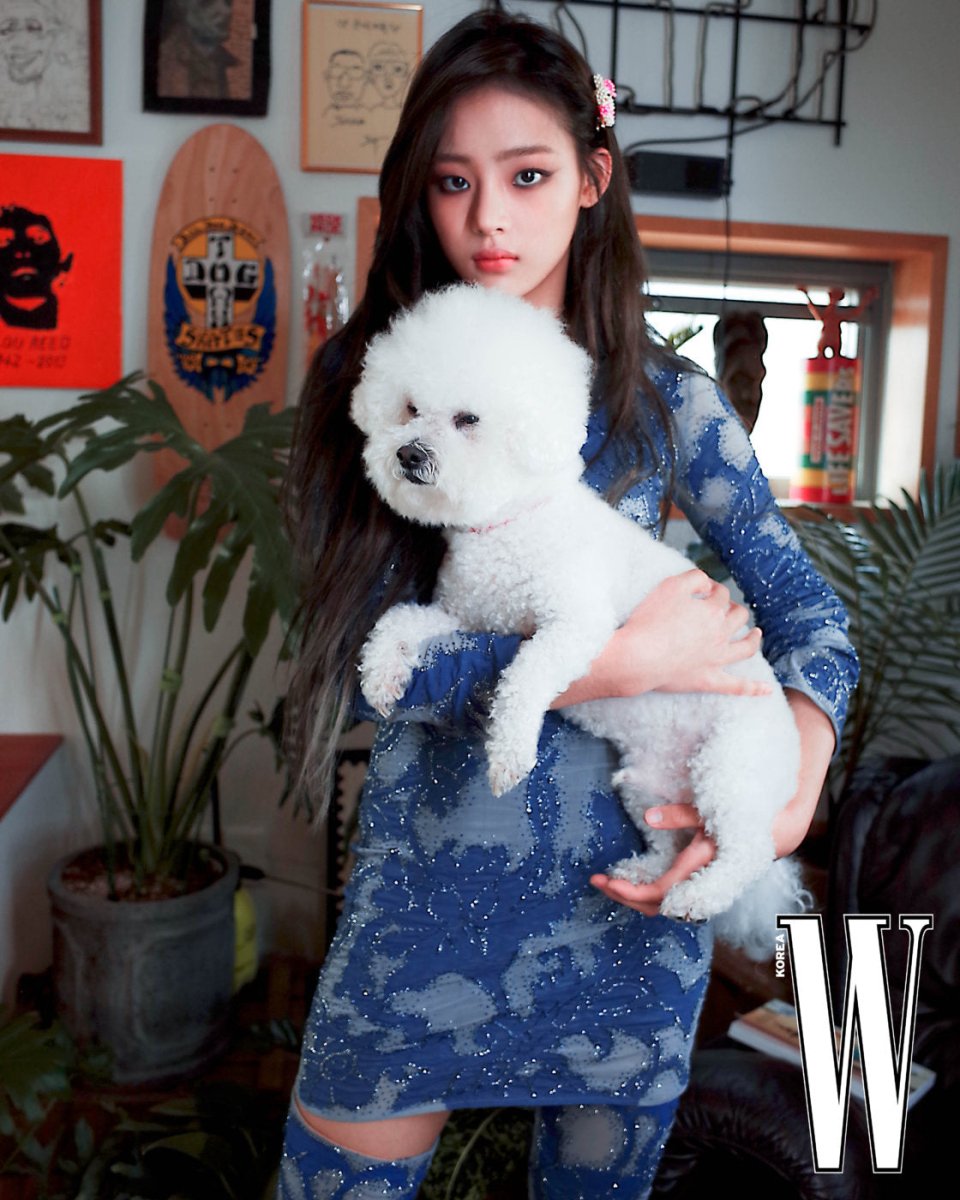 NEWJEANS - W Korea Magazine December 2022 - K-STAR